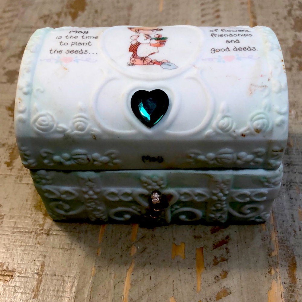 Precious Moment Treasure Chest - Picture 1 of 1